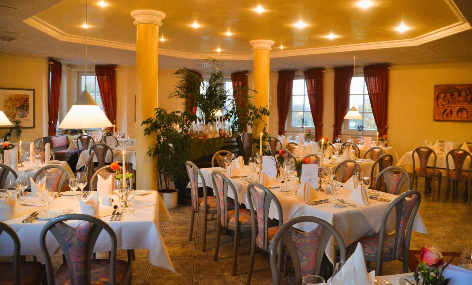 Castell Hotel & Restaurant Leinsweiler Exterior foto