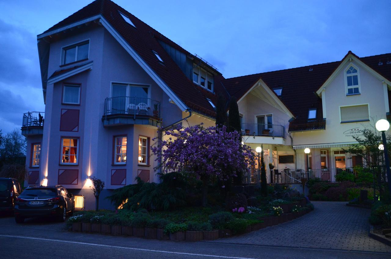 Castell Hotel & Restaurant Leinsweiler Exterior foto